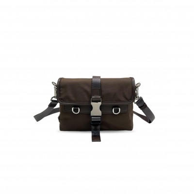 PRADA RE-NYLON AND LEATHER SMARTPHONE CASE 2ZT071 (19*13*5.5cm) PRADA RE-NYLON AND LEATHER SMARTPHONE CASE 2ZT071 (19*13*5.5cm)